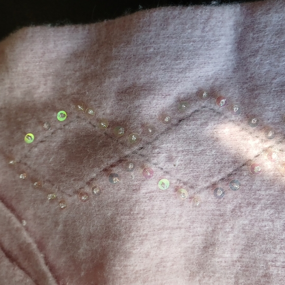 Pink wool Scarves - Picture 5 of 5